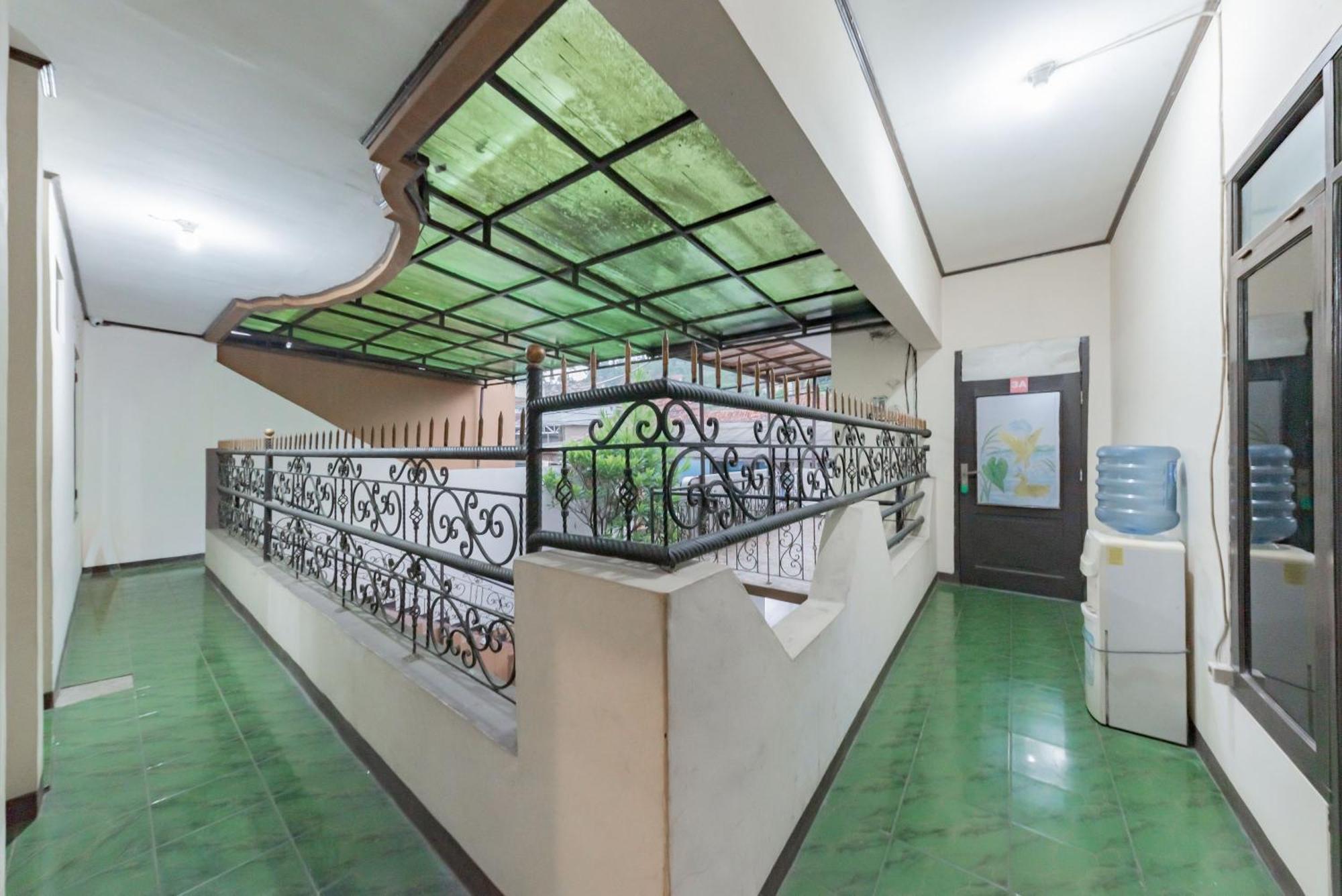 Reddoorz Near Cikole Lembang Hotel ภายนอก รูปภาพ