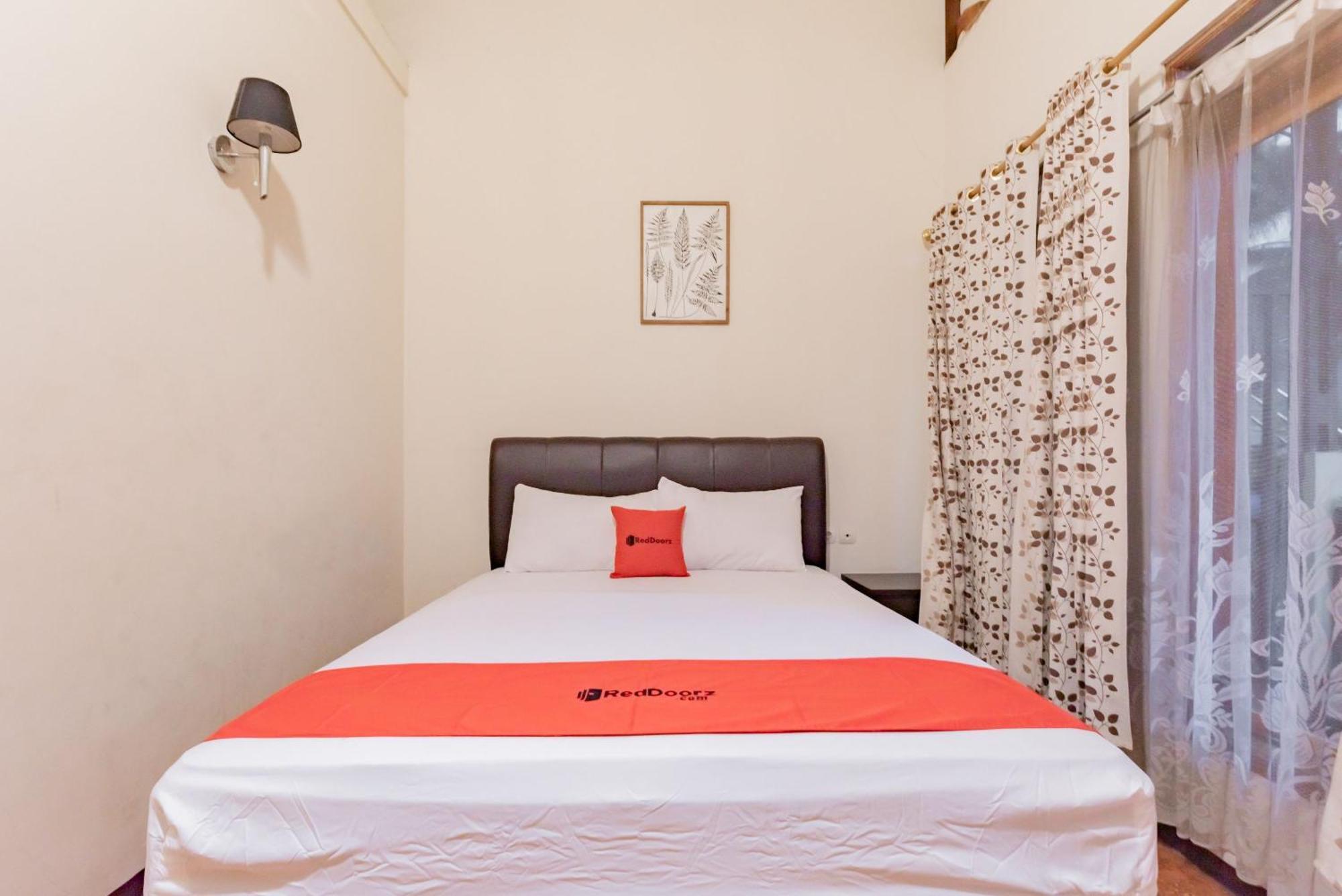 Reddoorz Near Cikole Lembang Hotel ภายนอก รูปภาพ