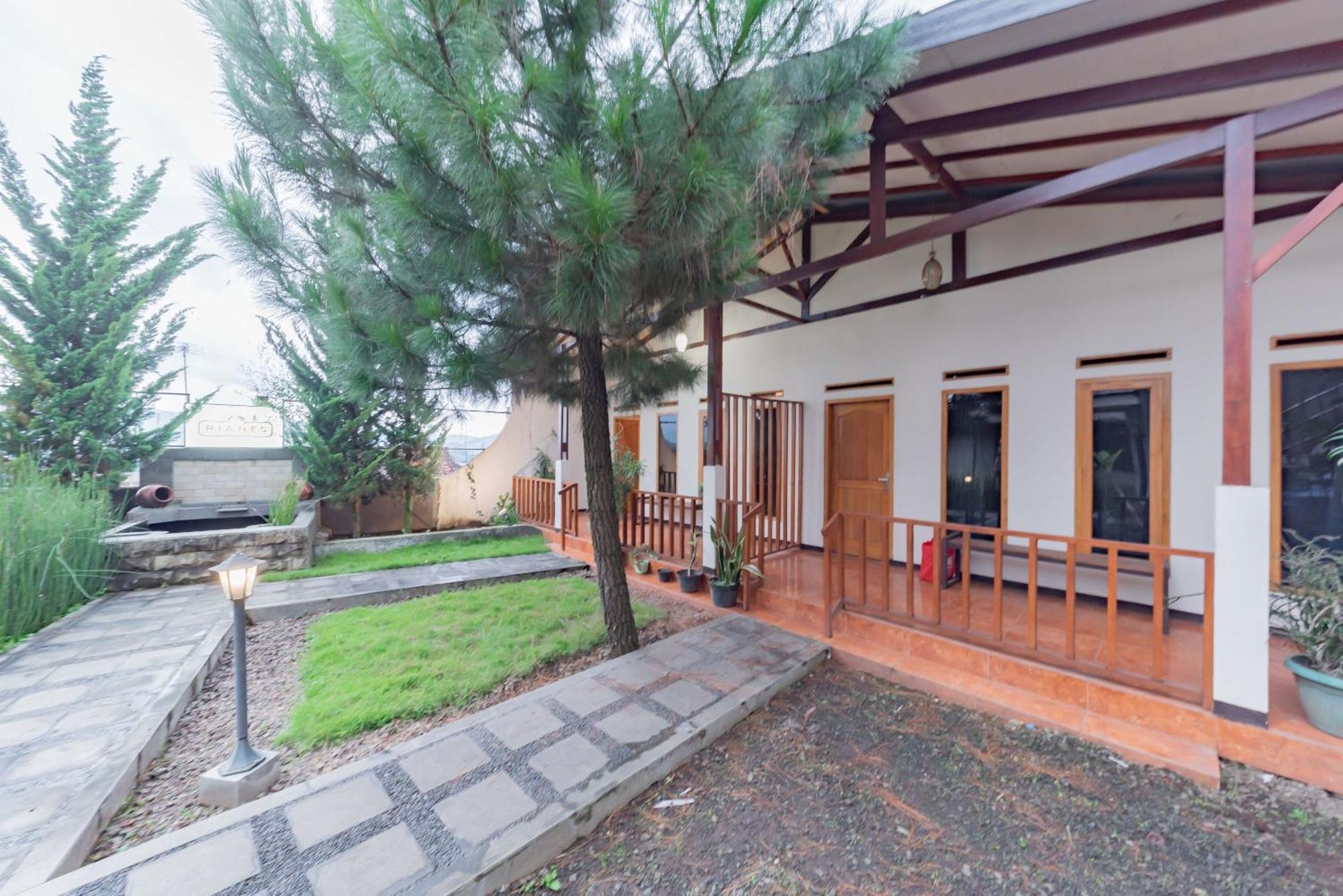 Reddoorz Near Cikole Lembang Hotel ภายนอก รูปภาพ
