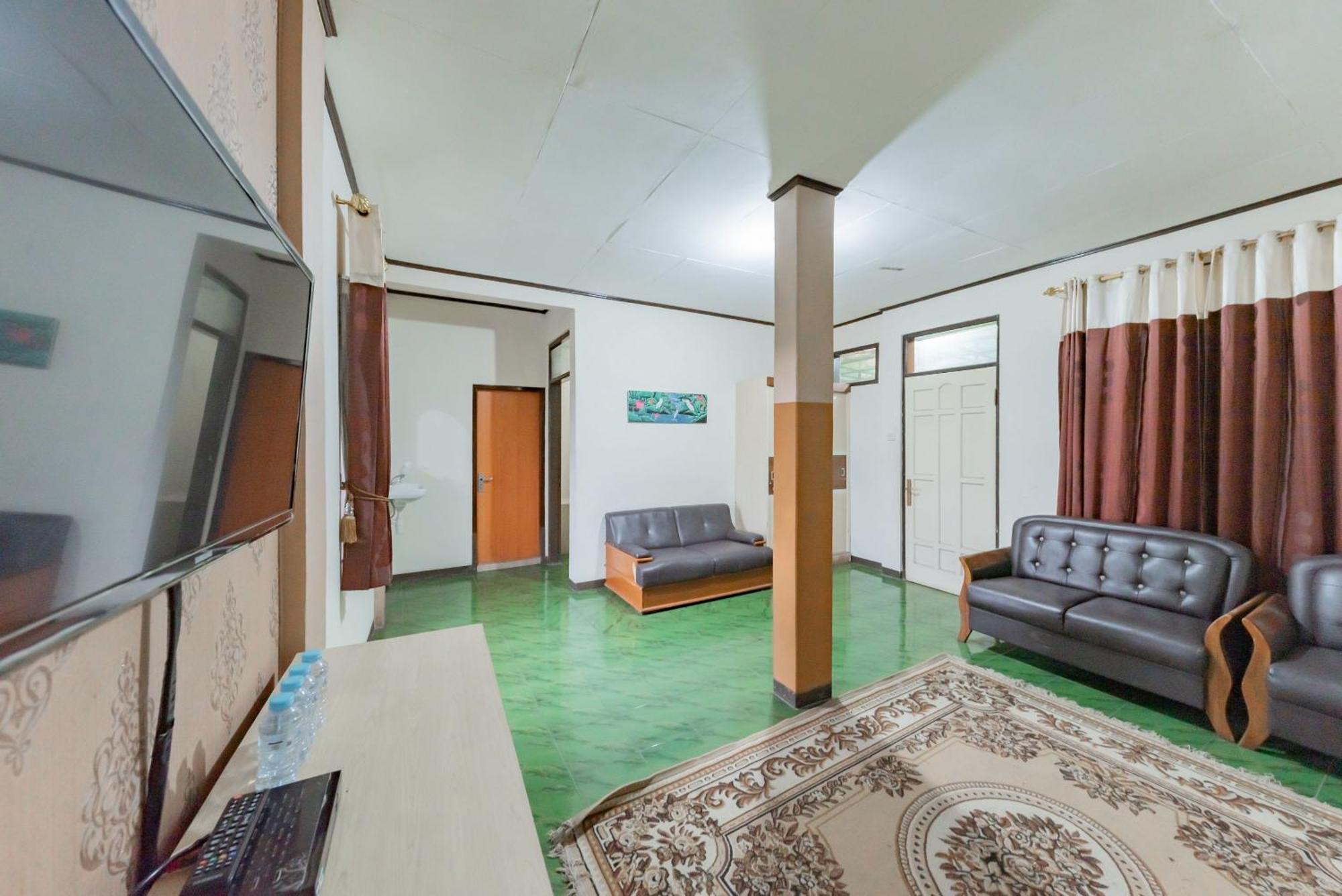Reddoorz Near Cikole Lembang Hotel ภายนอก รูปภาพ